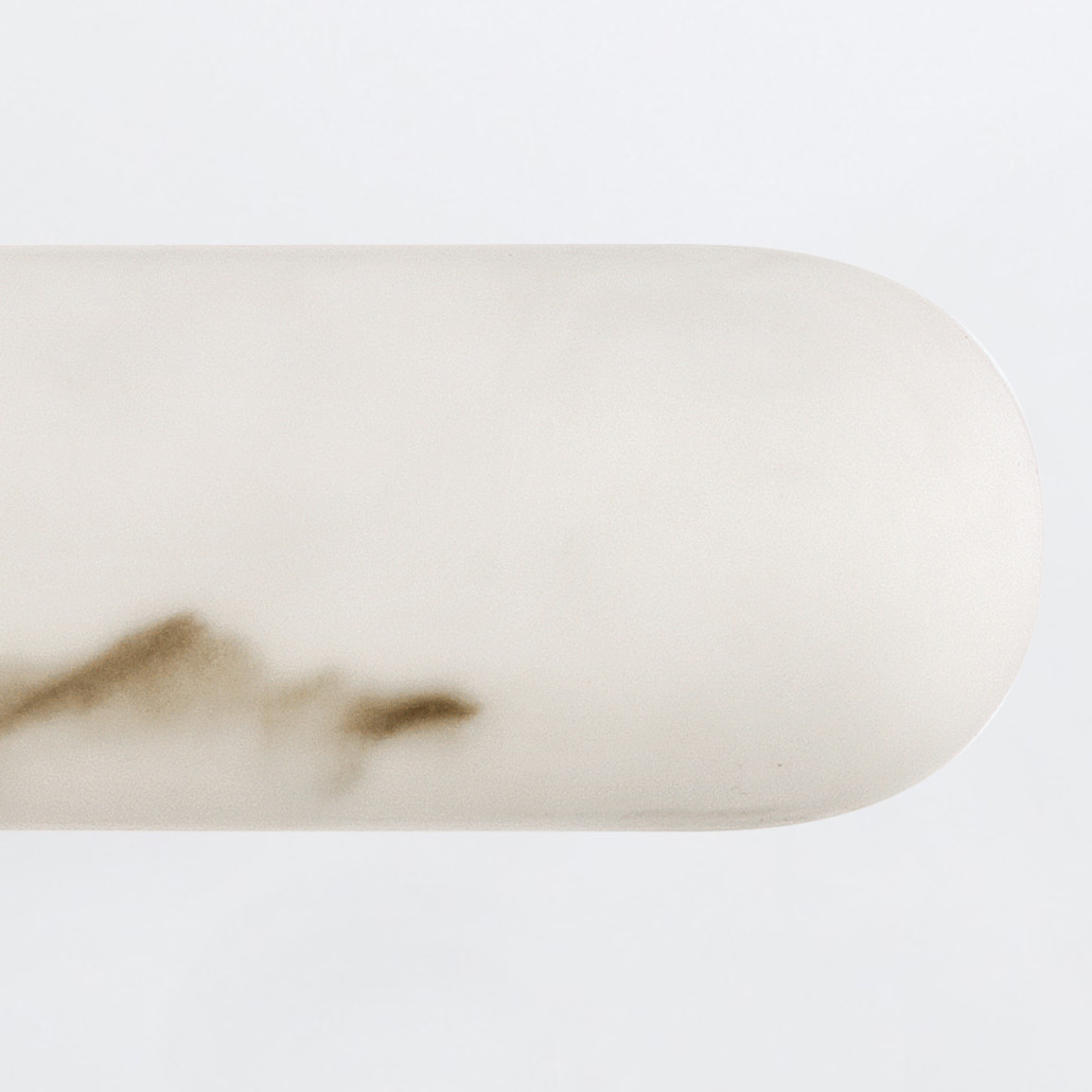 Бра для ванных комнат вертикальное с вытянутым плафоном из алебастра Hinkley