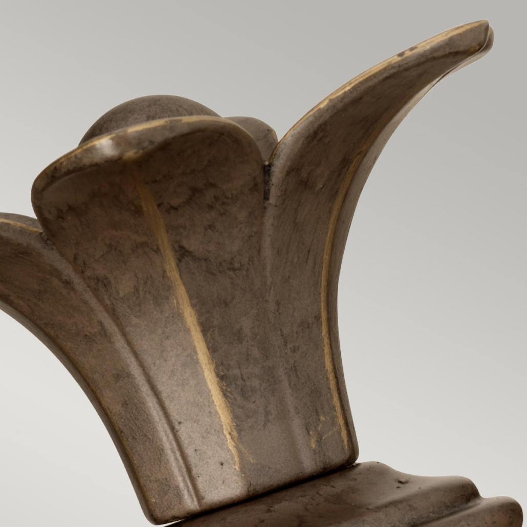 Бра для ванных комнат с прозрачным стеклянным плафоном в форме ананаса и декоративным основанием с рельефным узором Hinkley