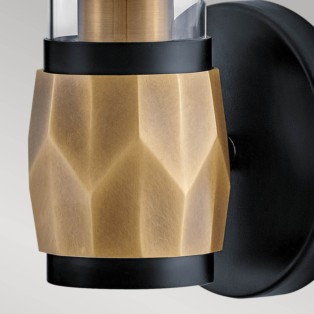 Бра для ванных комнат с прозрачным стеклянным плафоном в форме цилиндра Hinkley