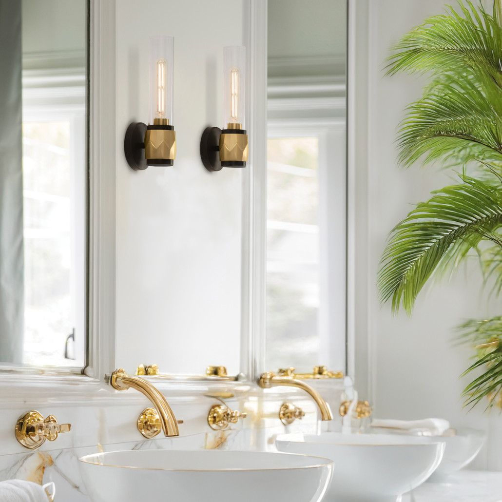 Бра для ванных комнат с прозрачным стеклянным плафоном в форме цилиндра Hinkley