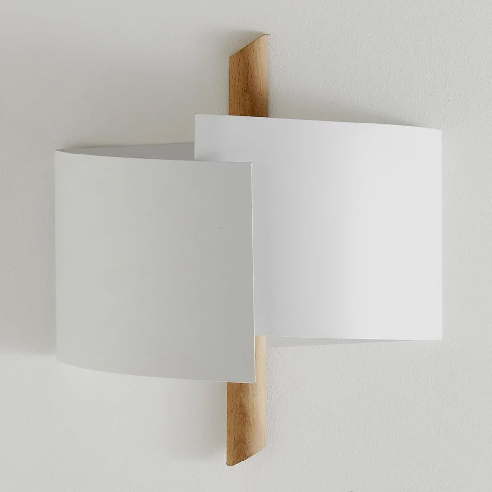 Бра из металла и дерева Ruell White Metal Wooden Wall Lamp