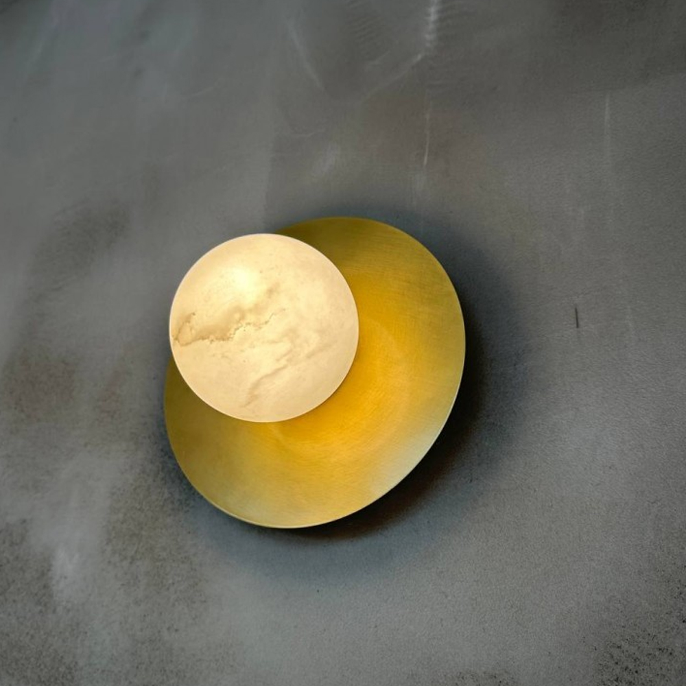 Бра круглое с плафоном из натурального камня на латунном основании Cryptocrystalline Stone