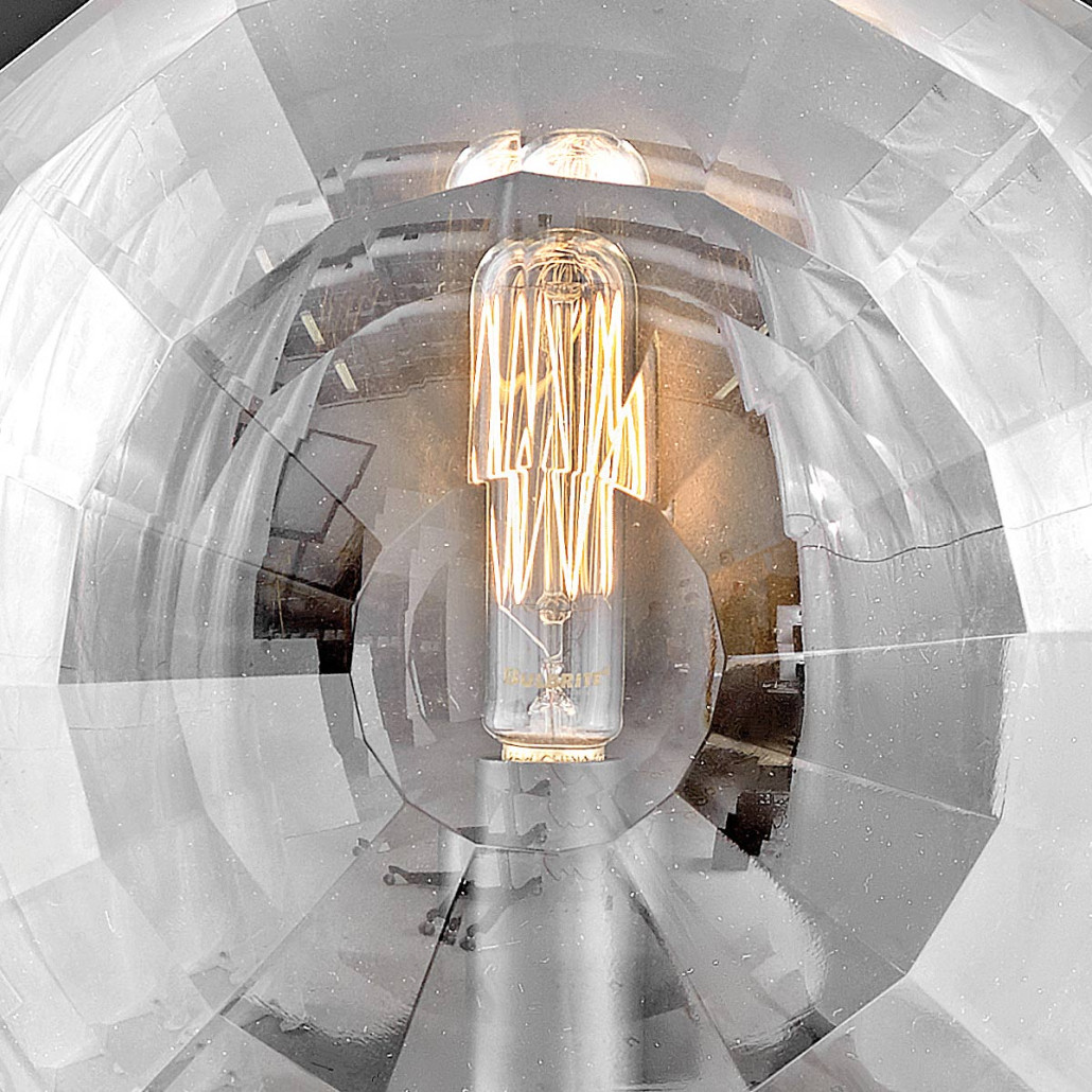 Бра округлой формы с многогранным стеклянным плафоном Hinkley