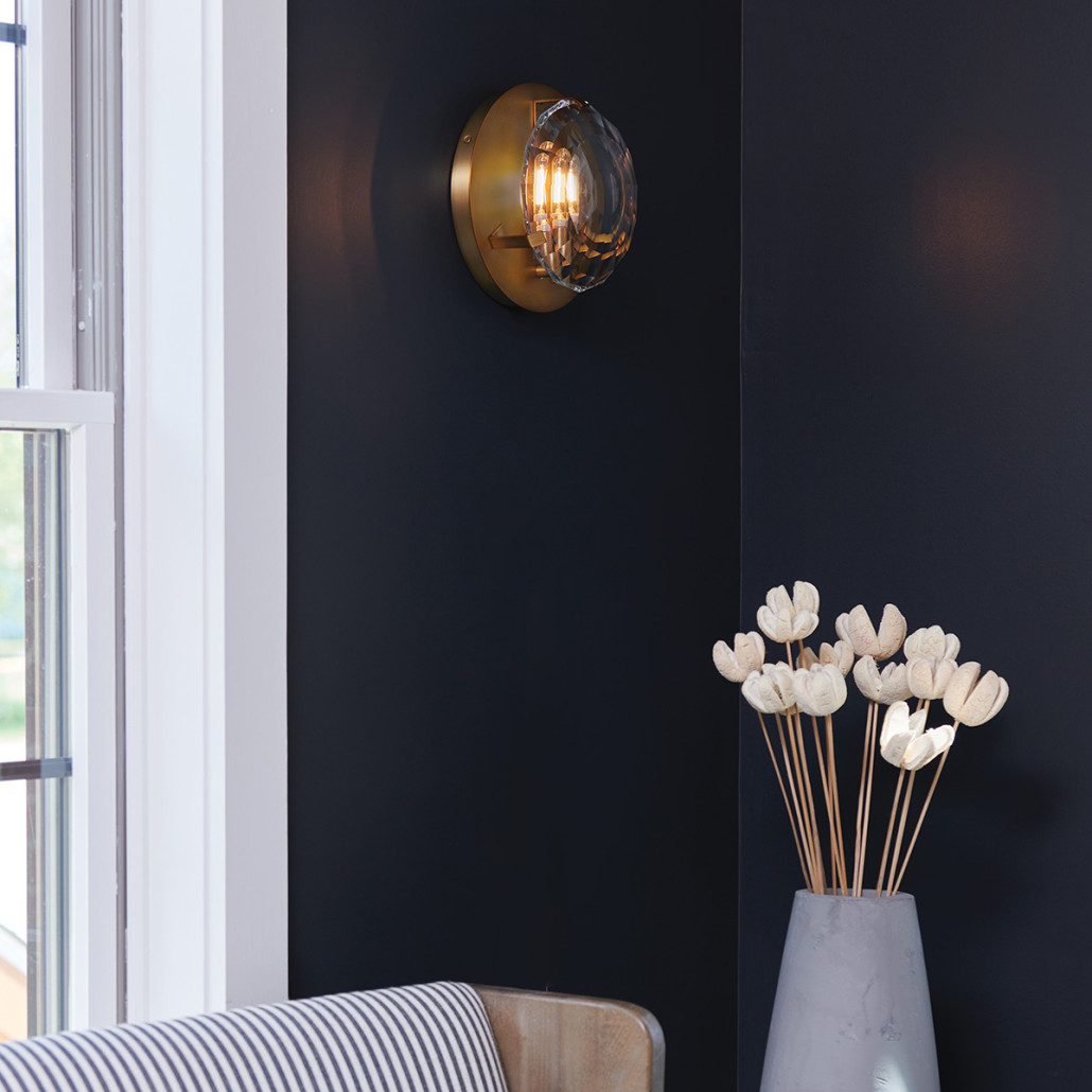 Бра округлой формы с многогранным стеклянным плафоном Hinkley