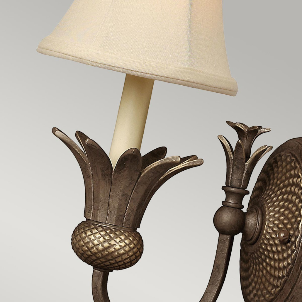 Бра с бежевым тканевым абажуром и декоративной чашей Hinkley