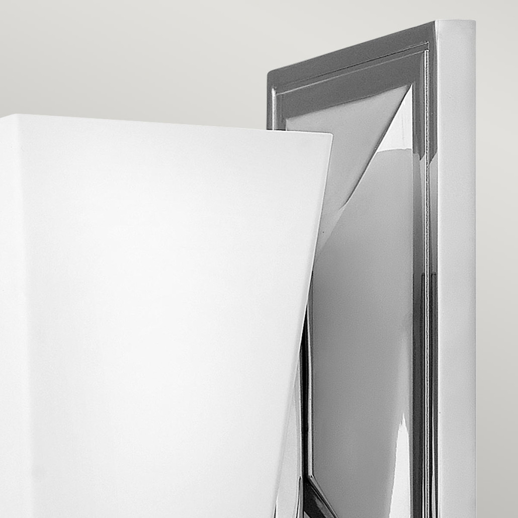 Бра с белым матовым плафоном на прямоугольном основании цвета хром Hinkley