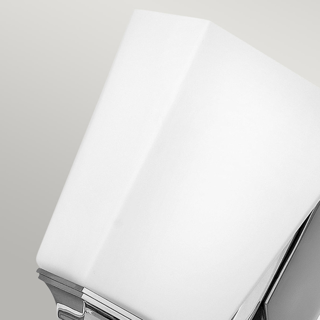 Бра с белым матовым плафоном на прямоугольном основании цвета хром Hinkley