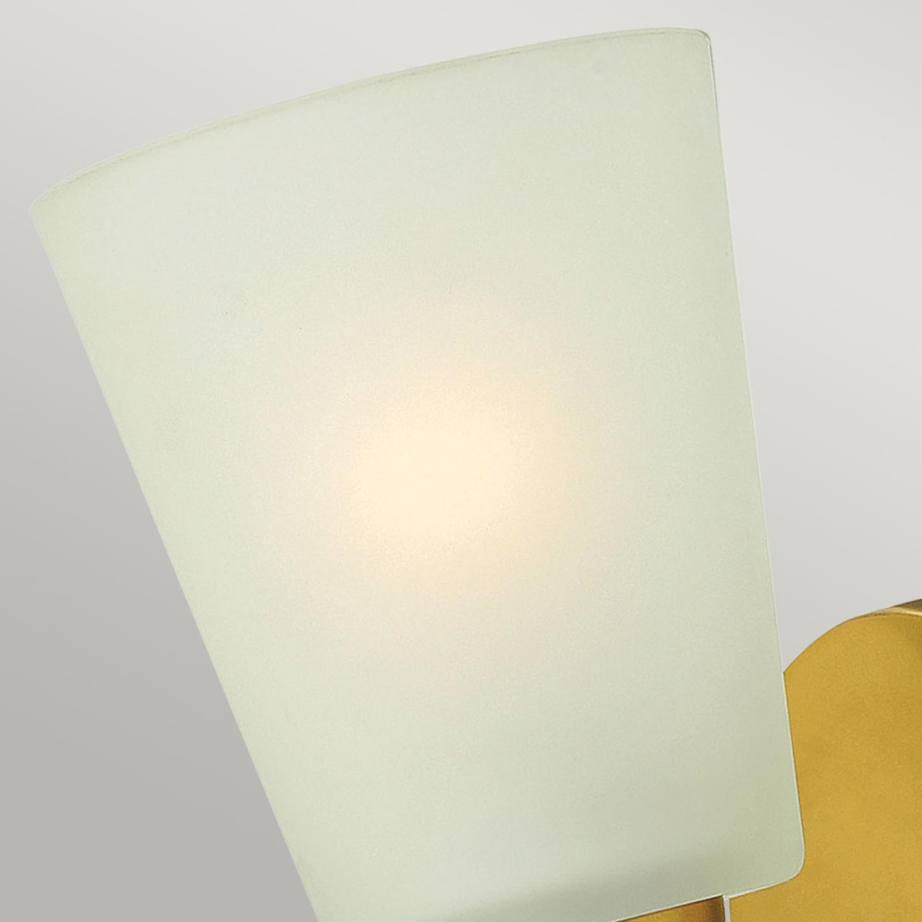 Бра с белым матовым стеклянным плафоном и тремя декоративными шарами Hinkley