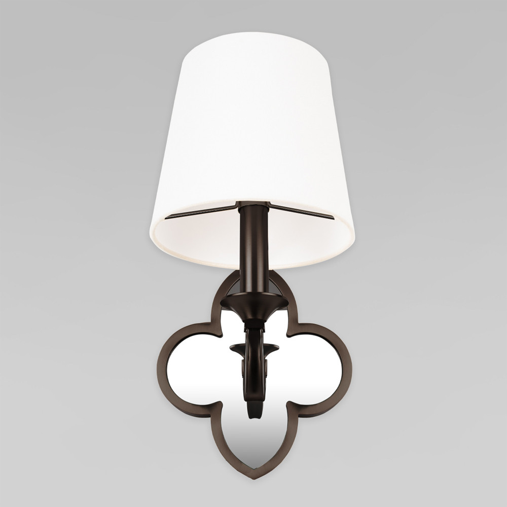Бра с белым текстильным абажуром и декоративным основанием в виде четырехлистника с зеркальной вставкой Vitorino