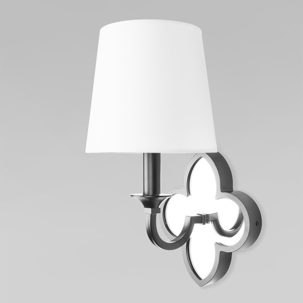 Бра с белым текстильным абажуром и декоративным основанием в виде четырехлистника с зеркальной вставкой Vitorino