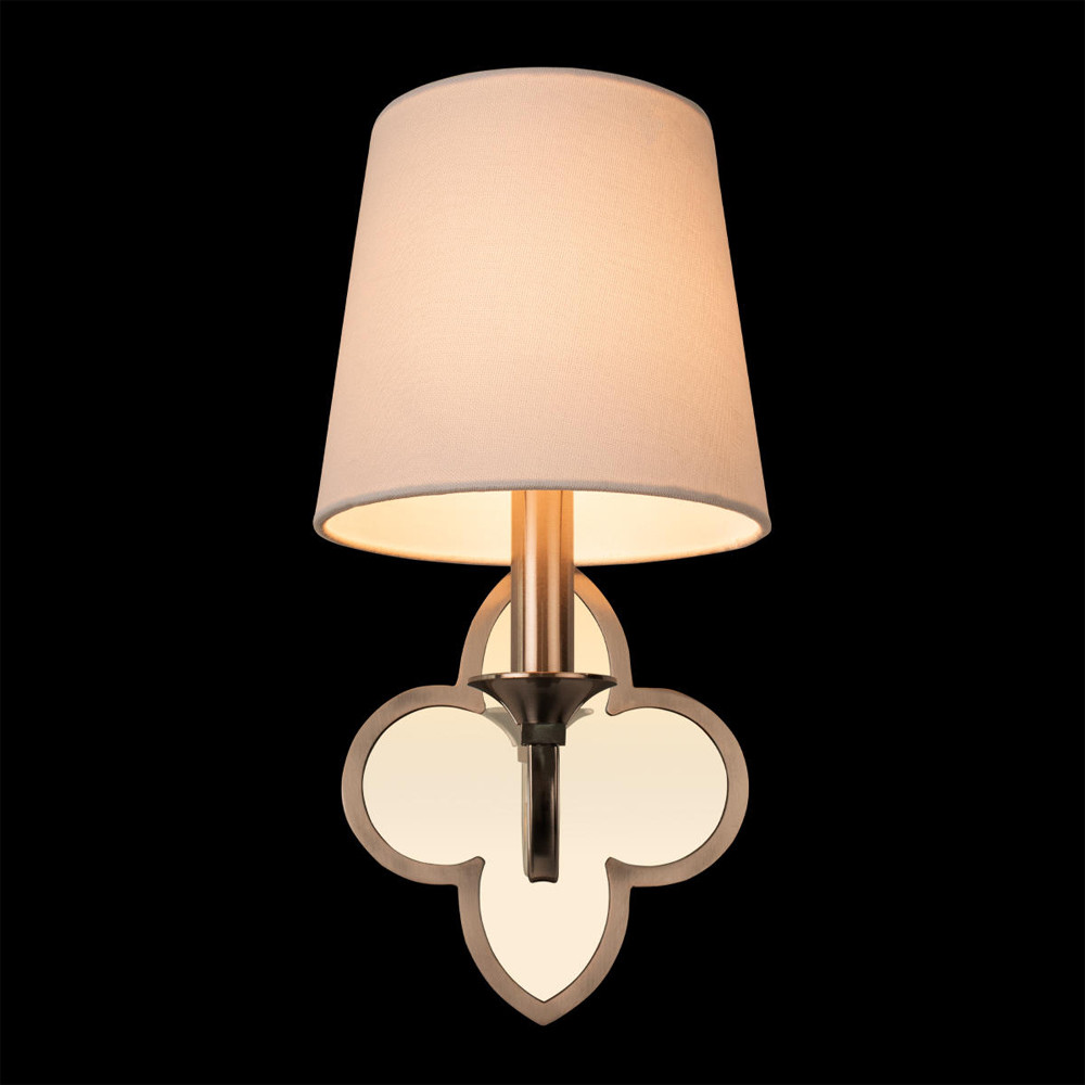 Бра с белым текстильным абажуром и декоративным основанием в виде четырехлистника с зеркальной вставкой Vitorino