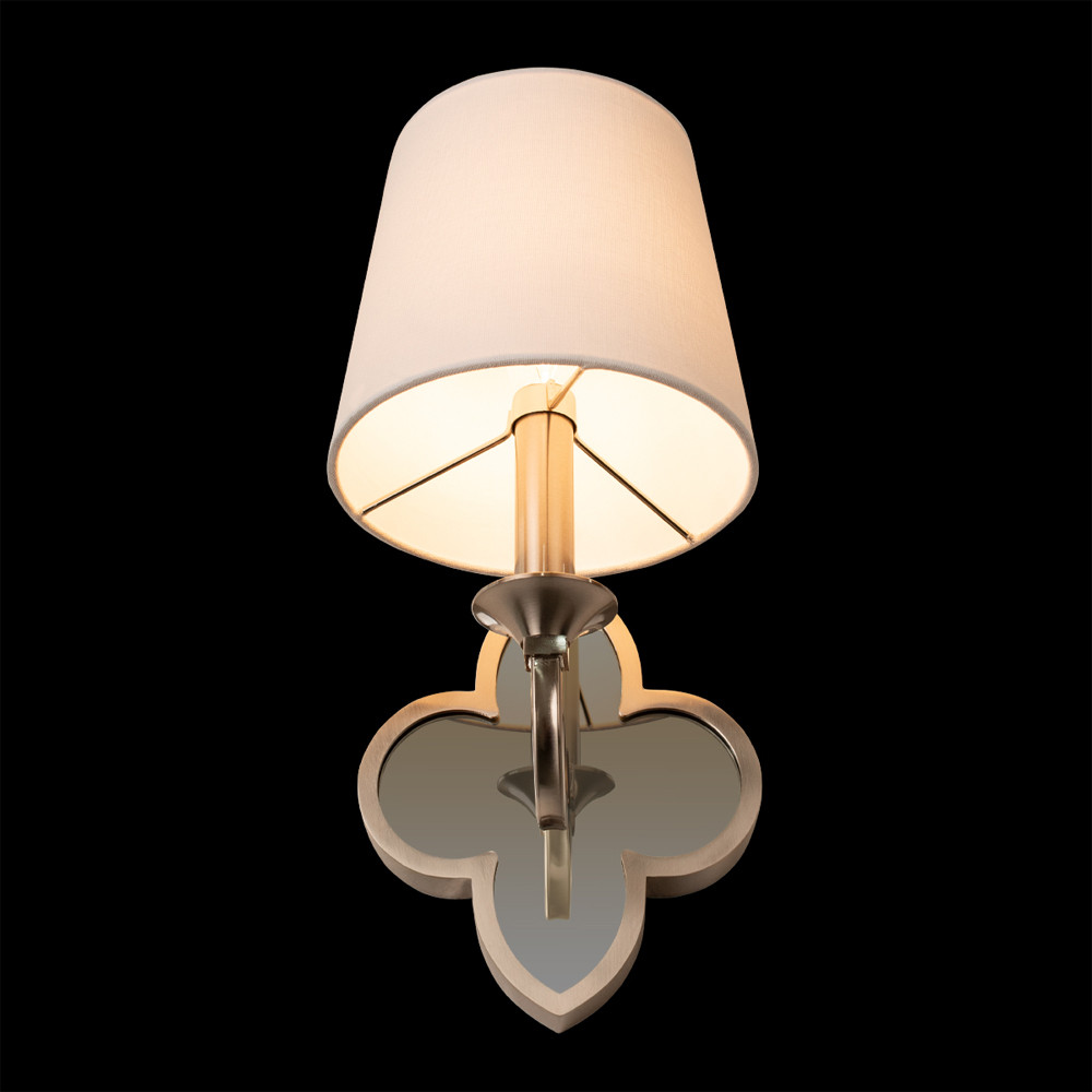 Бра с белым текстильным абажуром и фигурным основанием с зеркальной вставкой Vitorino