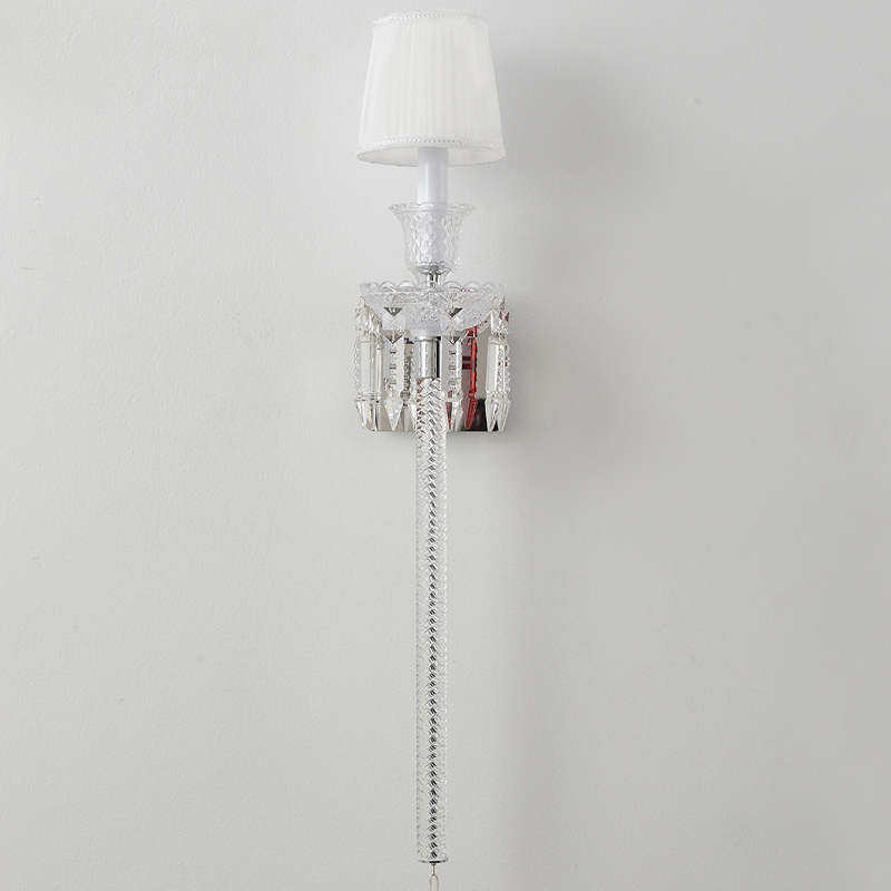 Бра с белым текстильным абажуром и хрустальными подвесками с декоративной кисточкой Lustre Reverie