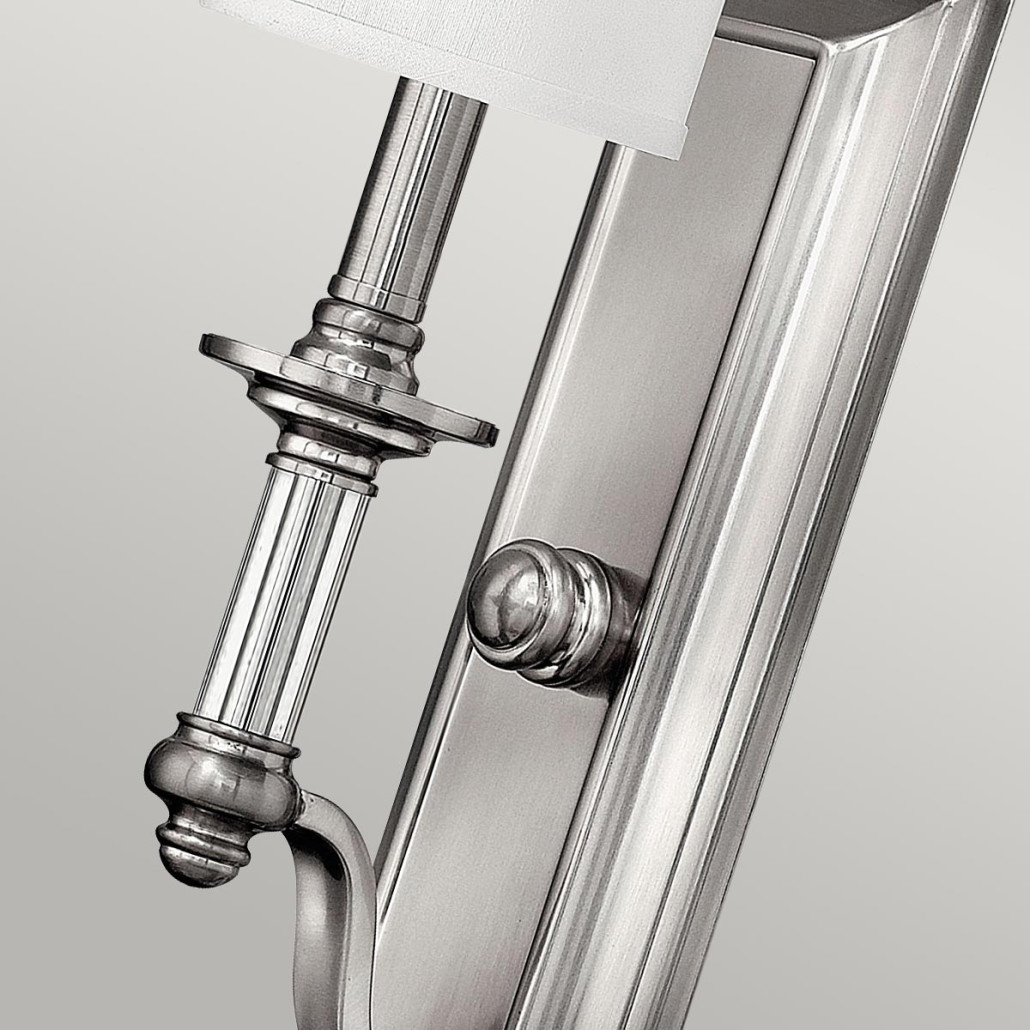 Бра с белым цилиндрическим абажуром в классическом стиле Hinkley