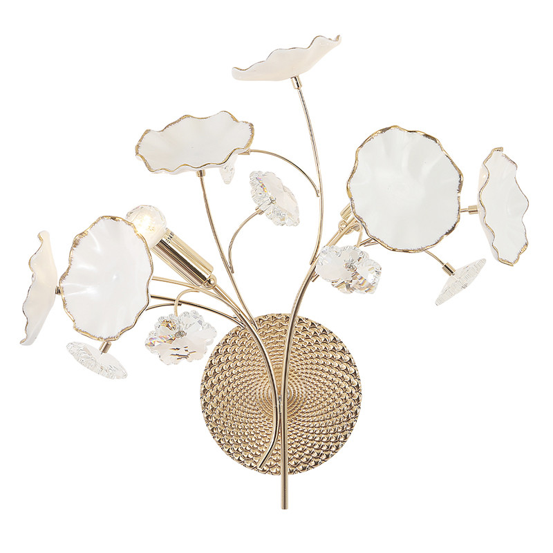 Бра с белыми лепестками из керамики и прозрачными хрустальными цветками Wintery flovers