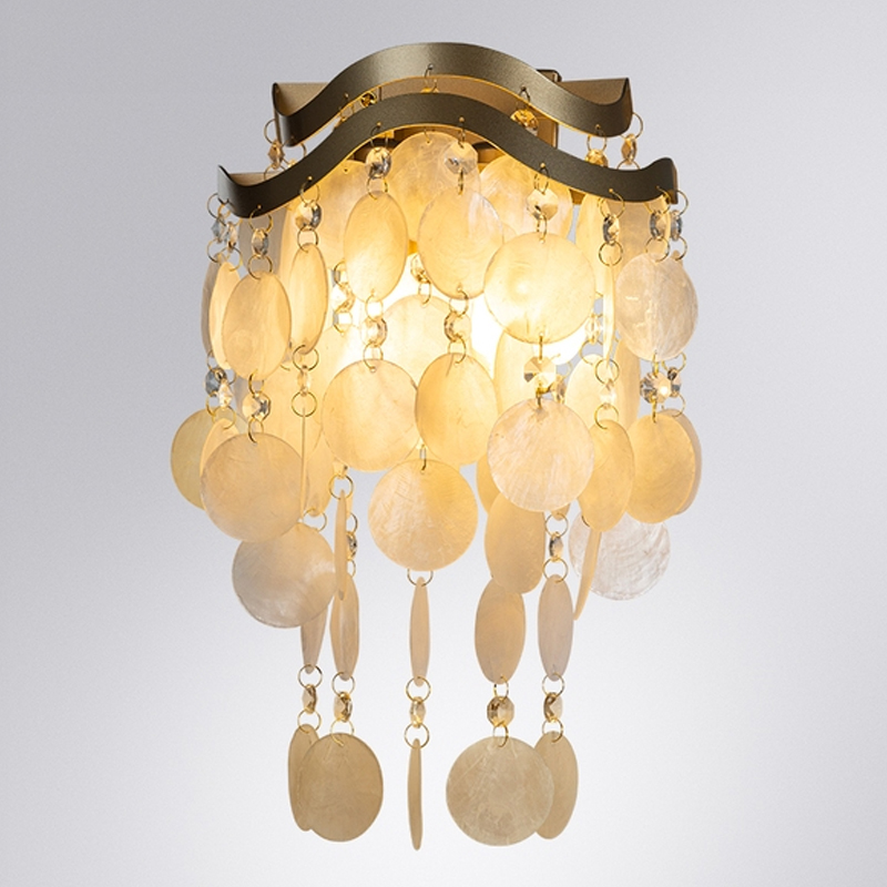 Бра с белыми перламутровыми подвесками и золотистыми волнистыми элементами SHELL