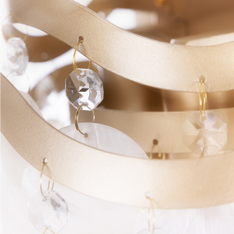 Бра с белыми перламутровыми подвесками и золотистыми волнистыми элементами SHELL