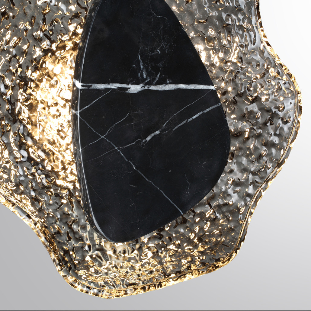 Бра с волнообразным стеклянным плафоном и вставкой из мрамора Liquid Stone