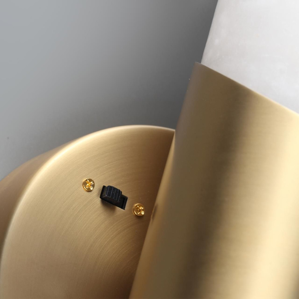 Бра с вытянутым цилиндрическим плафоном из белого алебастра на круглом основании Латунь Cryptocrystalline Stone