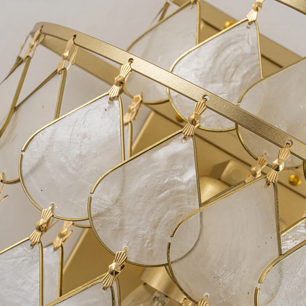 Бра с декором из натуральной морской ракушки Iridescent Light