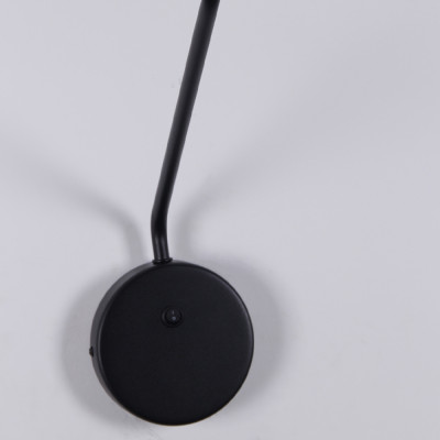 Бра с длинным чёрным металлическим каркасом Bendik Lighting