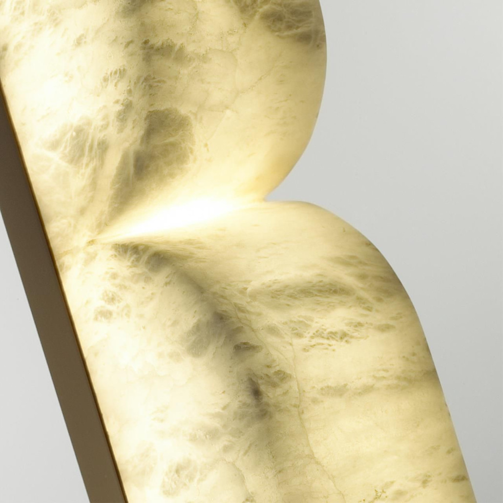 Бра с изогнутым плафоном из белого алебастра на прямоугольном основании Cryptocrystalline Stone