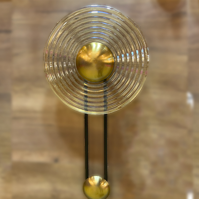 Бра с круглым рифленым плафоном янтарного цвета Savio Glass Disc Light