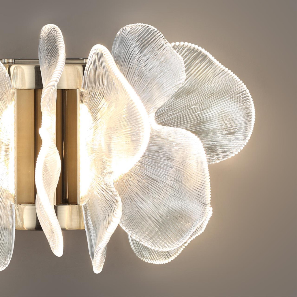 Бра с крупными прозрачными лепестками с рельефной поверхностью Ethereal Bloom