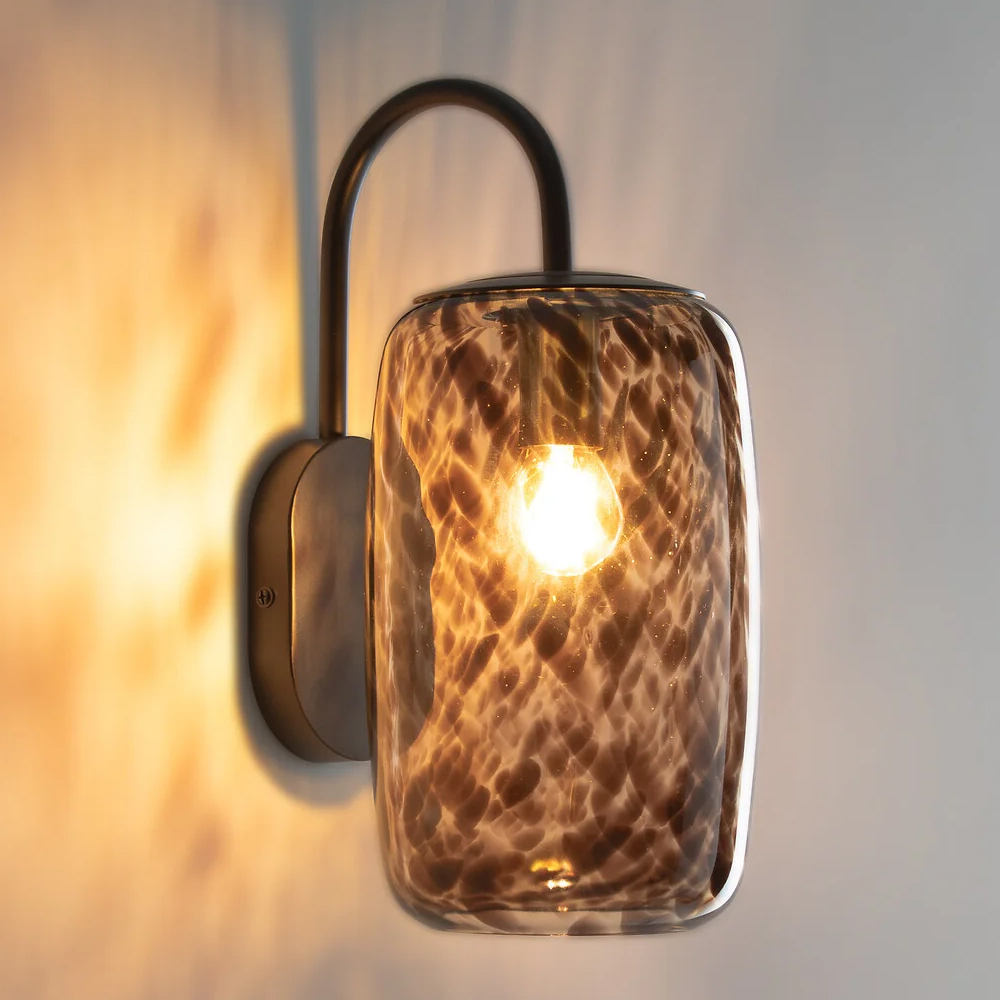 Бра с плафоном из янтарного стекла Amber Olmos Wall Lamp