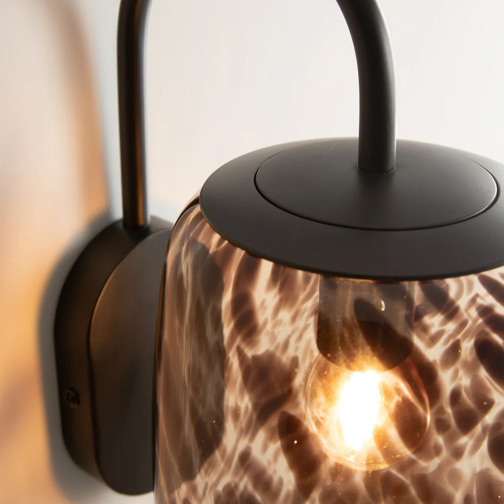 Бра с плафоном из янтарного стекла Amber Olmos Wall Lamp