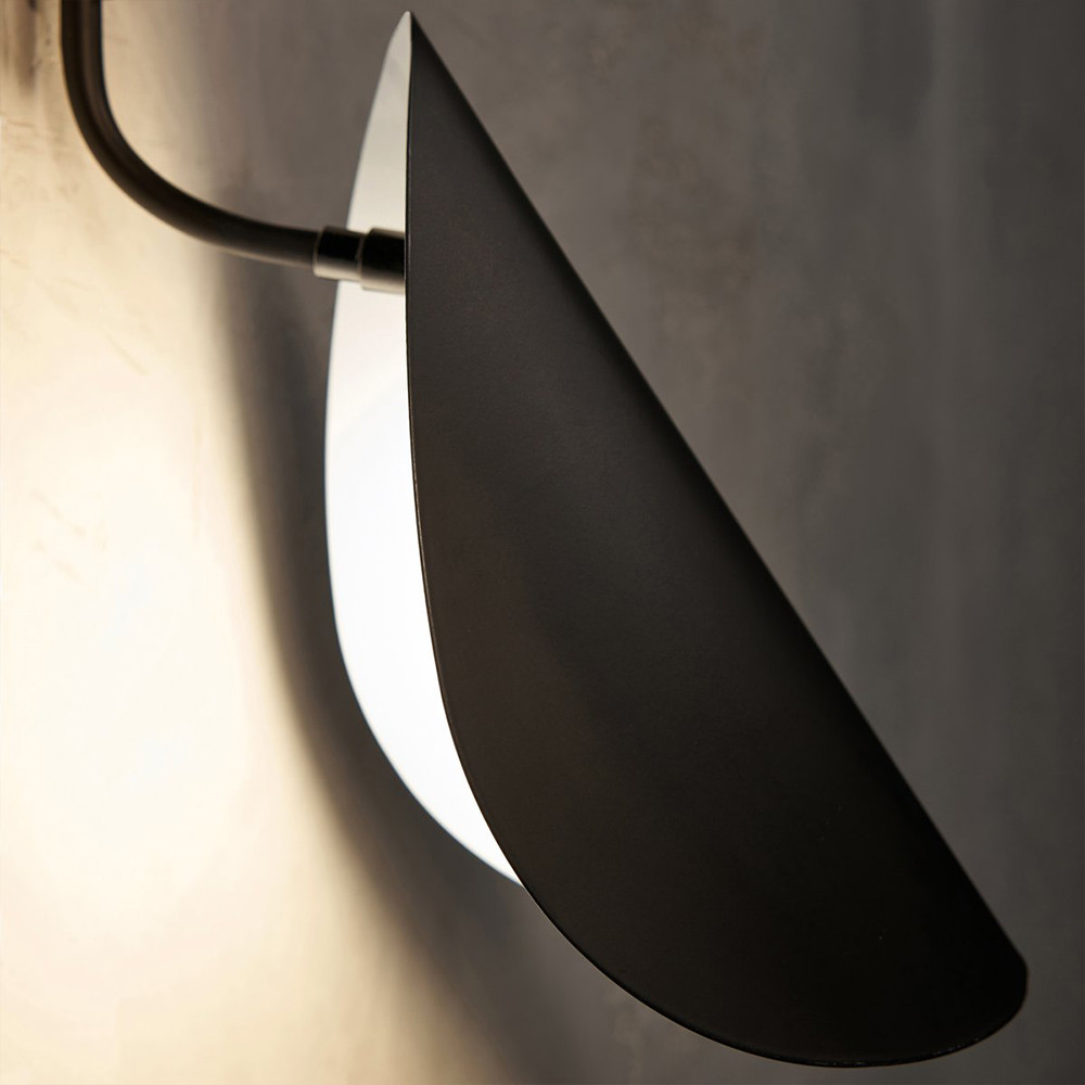 Бра с поворотным плафоном Aracea Black Wall Lamp