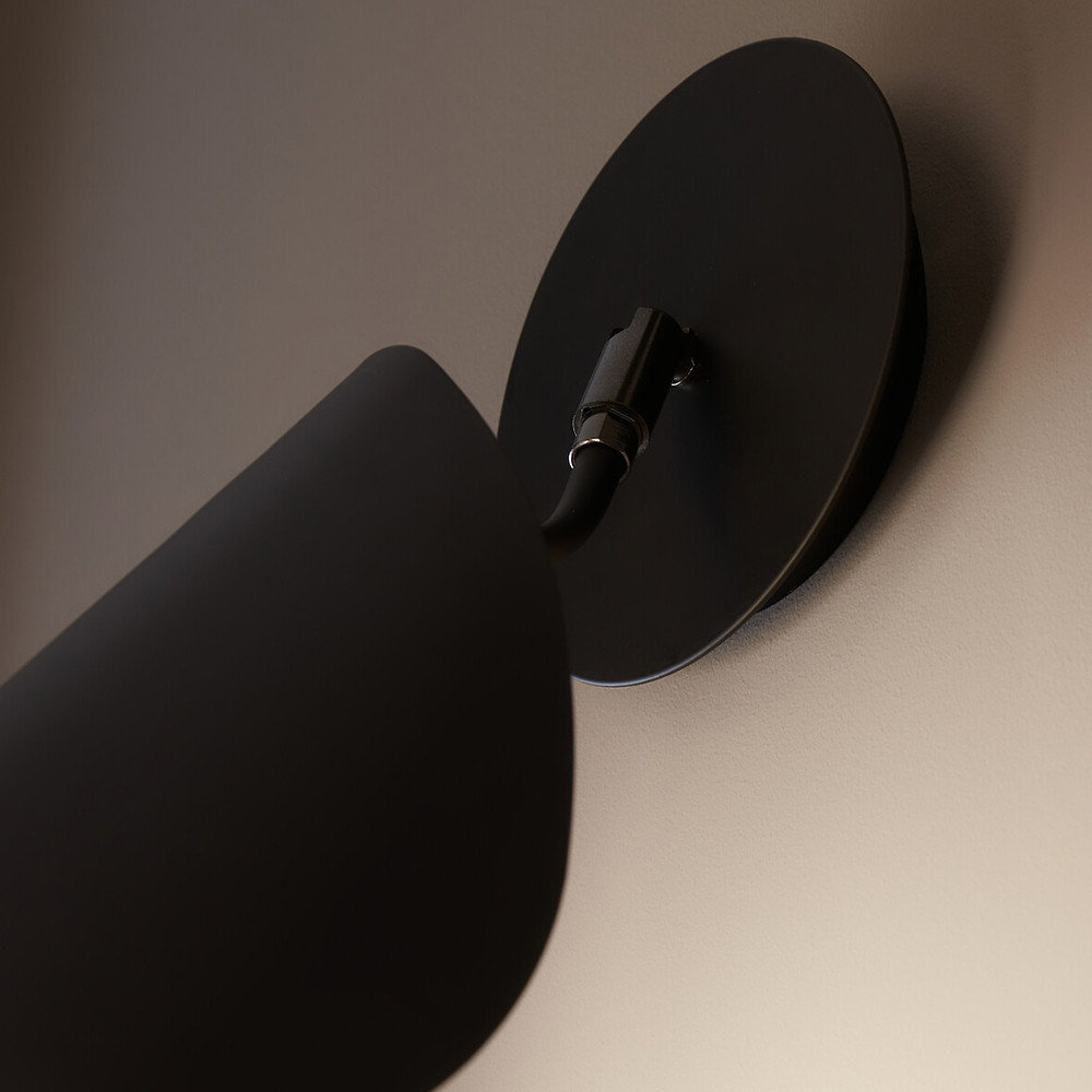 Бра с поворотным плафоном Aracea Black Wall Lamp
