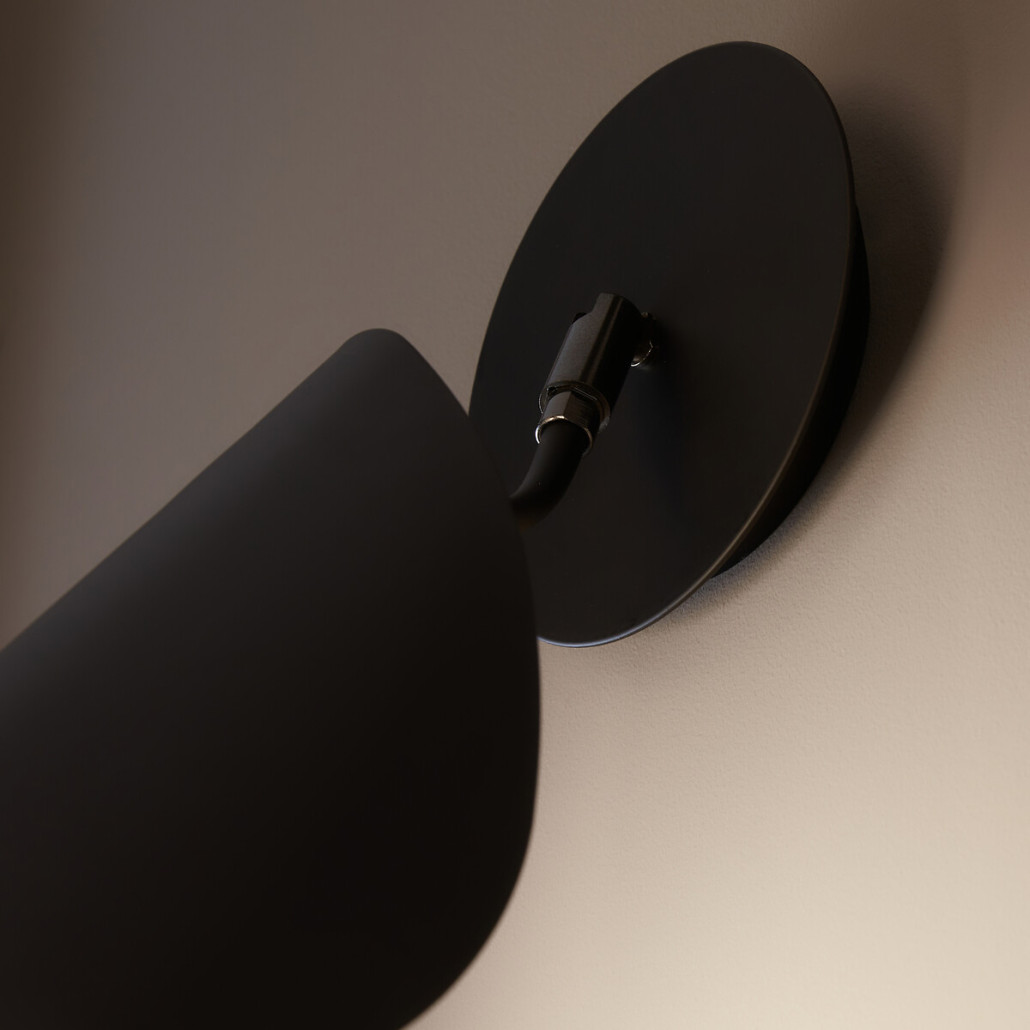 Бра с поворотным плафоном Aracea Black Wall Lamp
