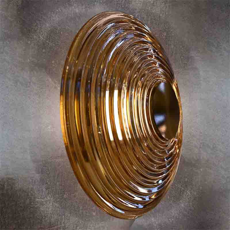 Бра с рельефным круглым плафоном янтарного цвета Savio Glass Disc Light