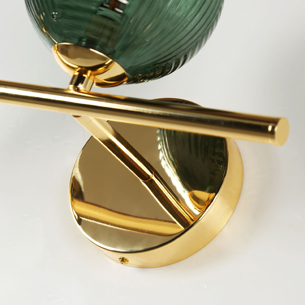 Бра с рифлёными шарообразными плафонами прозрачного и зелёного цвета Bolle Multi Color hanging lamp