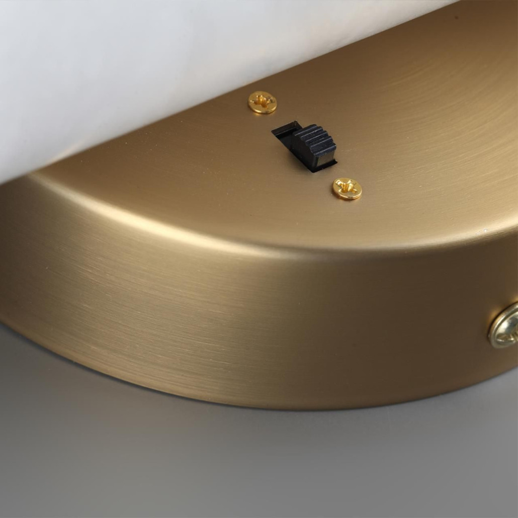 Бра с цилиндрическим плафоном из белого алебастра на круглом основании Латунь Cryptocrystalline Stone