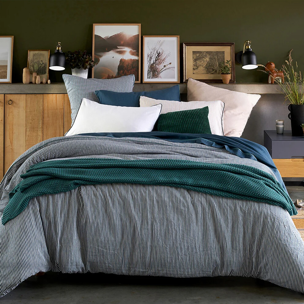 Бра с черным плафоном из металла Roomsy