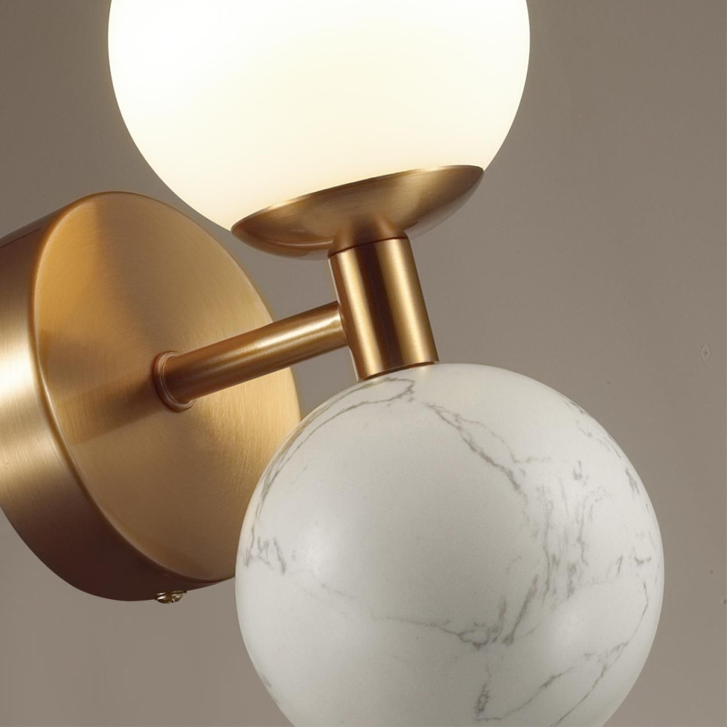 Бра с шарообразным матовым плафоном и шаром из камня на металлическом основании Orb Essence