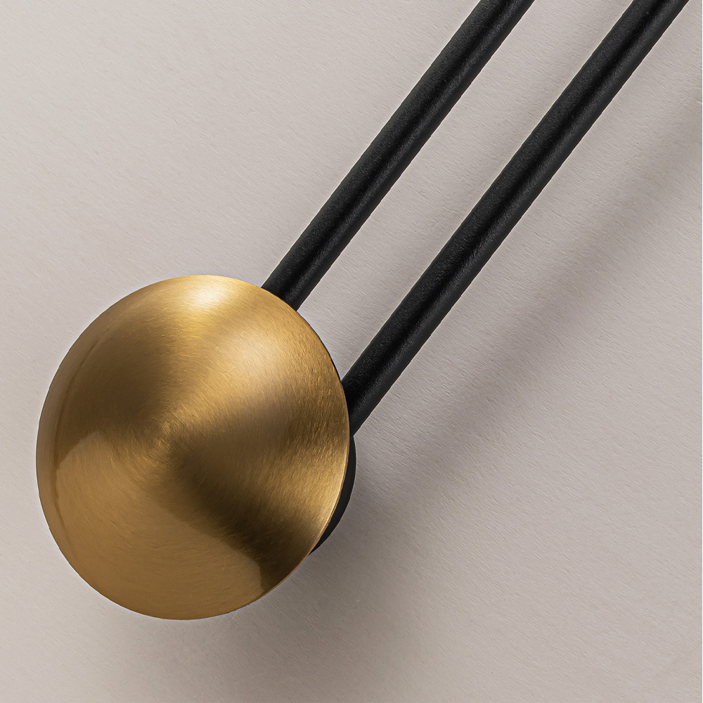 Бра с янтарным стеклянным диском и золотистыми акцентами Savio Glass Disc