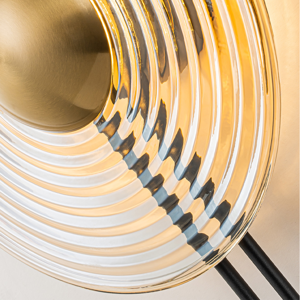 Бра с янтарным стеклянным диском и золотистыми акцентами Savio Glass Disc