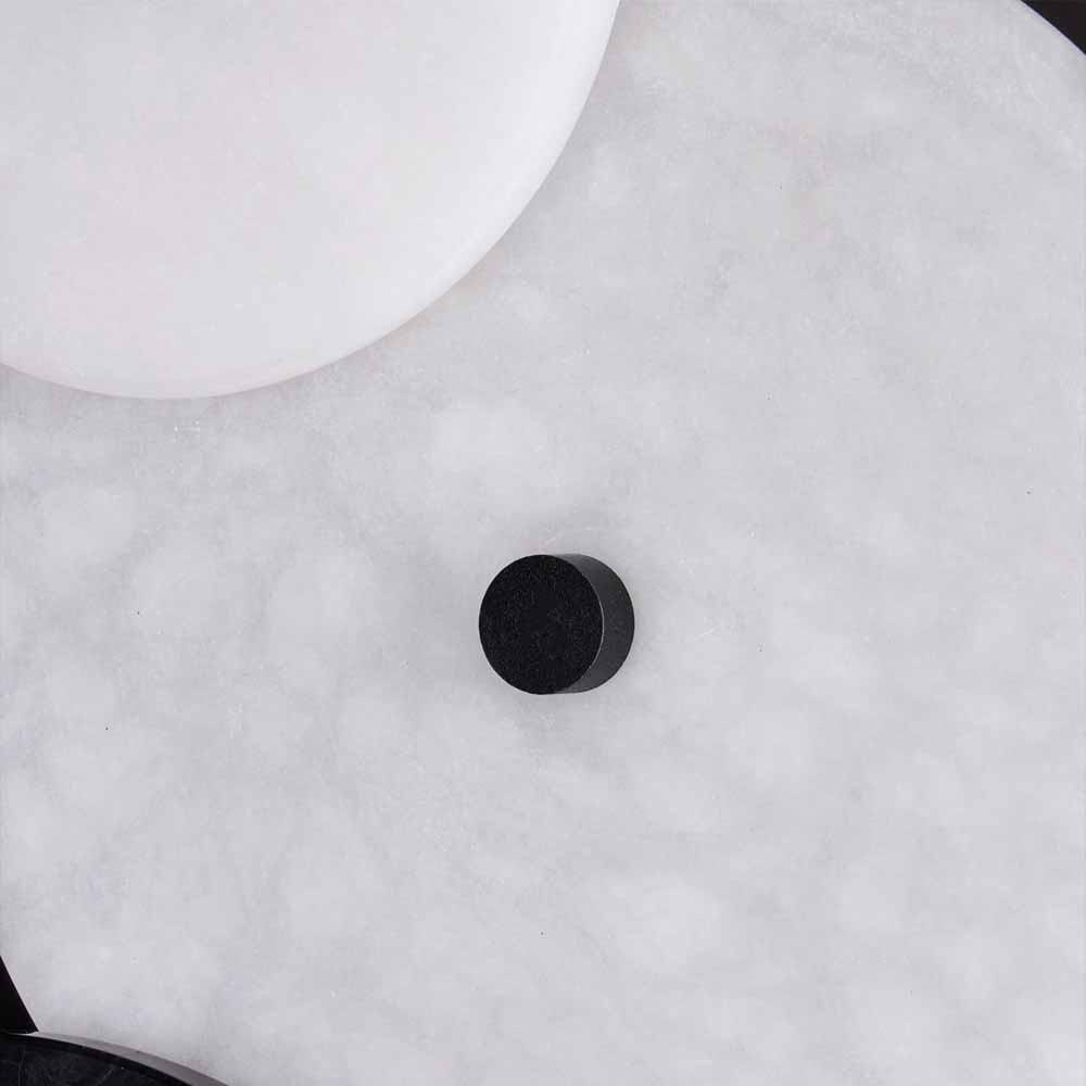 Бра светодиодное из черно-белых дисков Contrast Sample