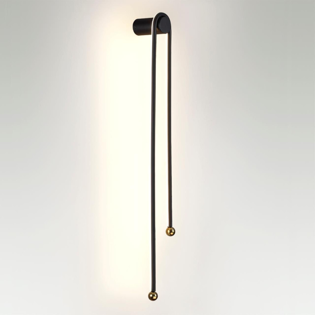 Бра черного цвета с изогнутым плафоном Luke Lampco Tracer Lamp