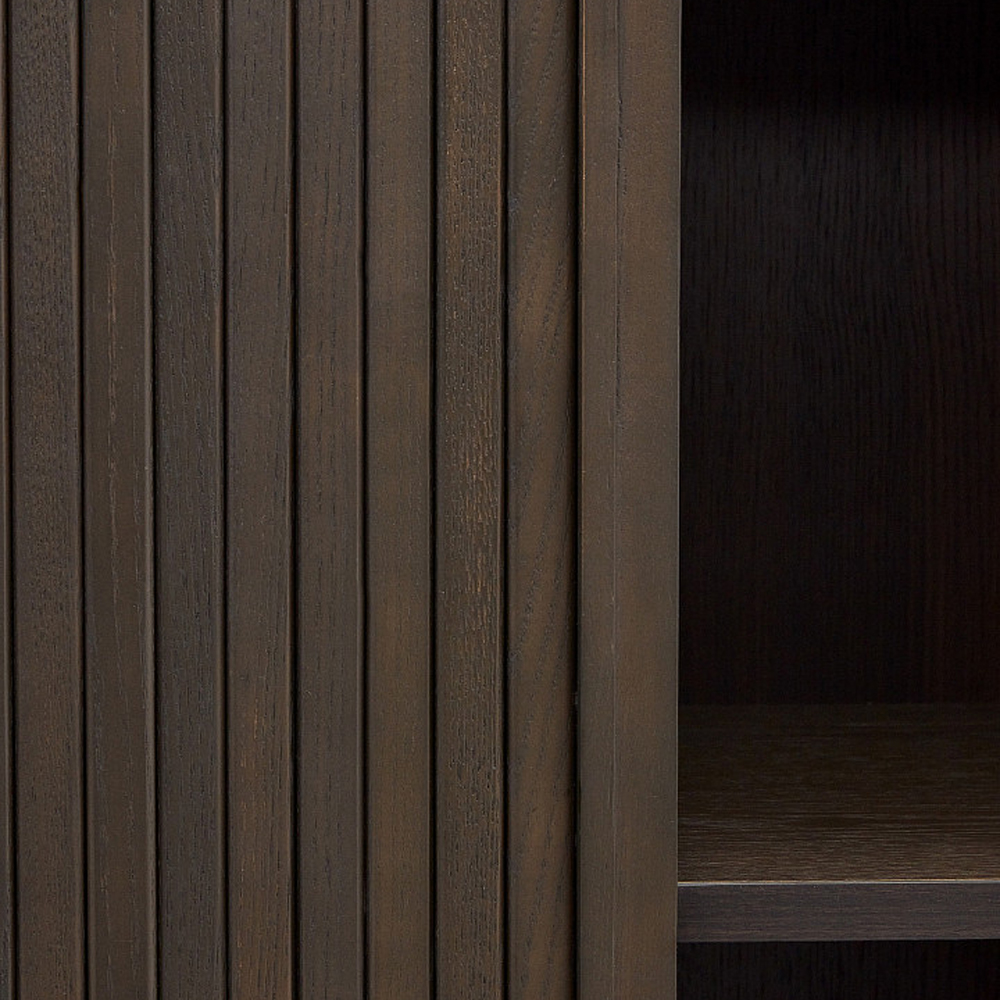 Буфет тёмно-коричневого цвета из ясеневого шпона с 2-мя раздвижными дверями Toinette