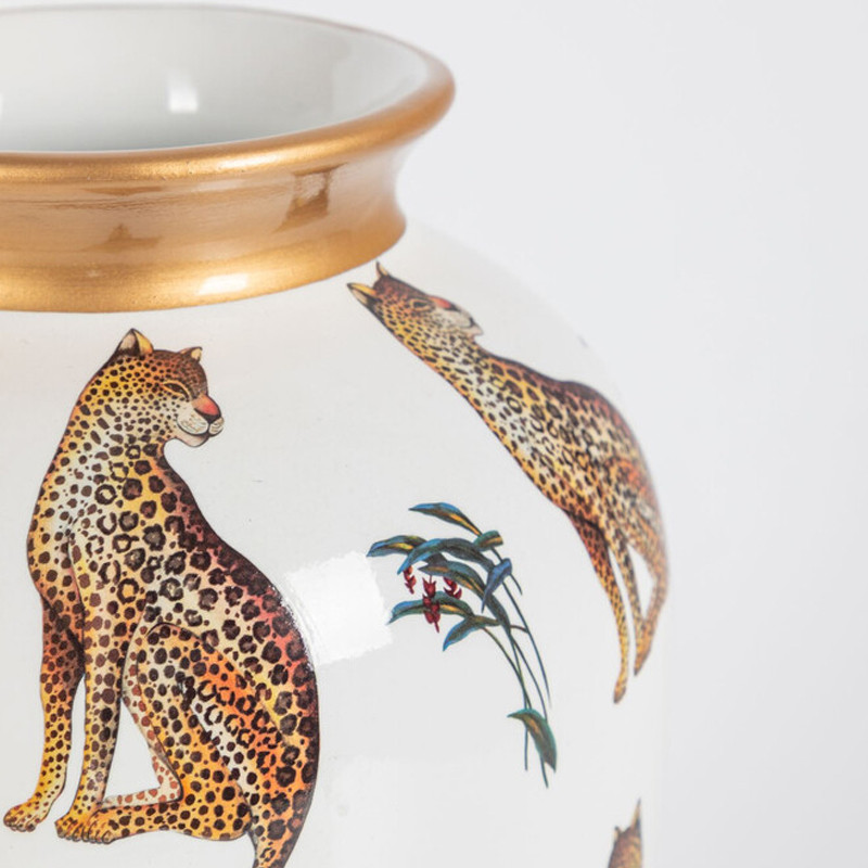 Ваза белая овальная с рисунком леопардов и золотыми акцентами LEOPARD Collection