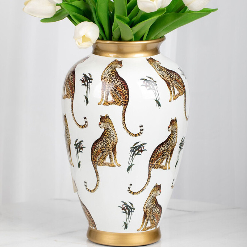Ваза белая овальная с рисунком леопардов и золотыми акцентами LEOPARD Collection