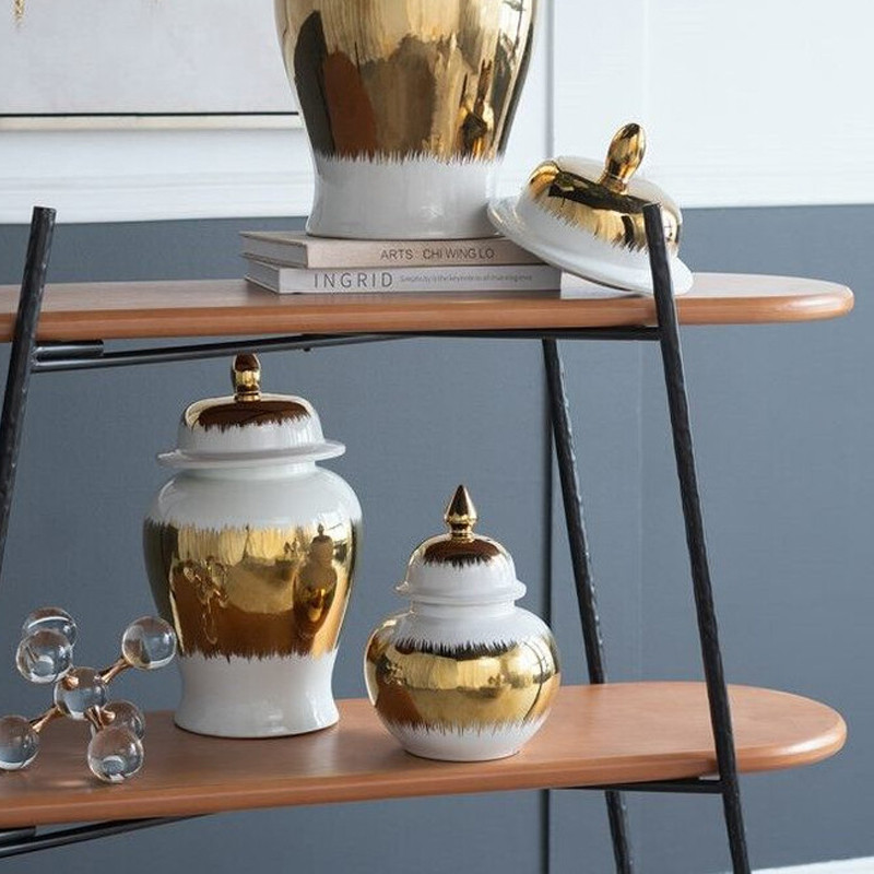 Ваза белая с крышкой и золотистыми фрагментами 46 см Chinoiserie Ceramics