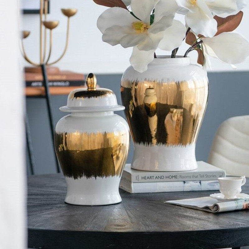 Ваза белая с крышкой и золотистыми фрагментами Chinoiserie Ceramics