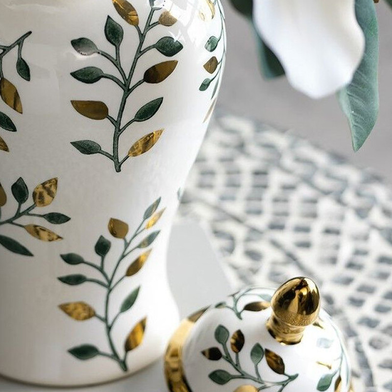 Ваза белая с крышкой с рисунком зеленых и золотых листьев 40 см Chinoiserie Ceramics