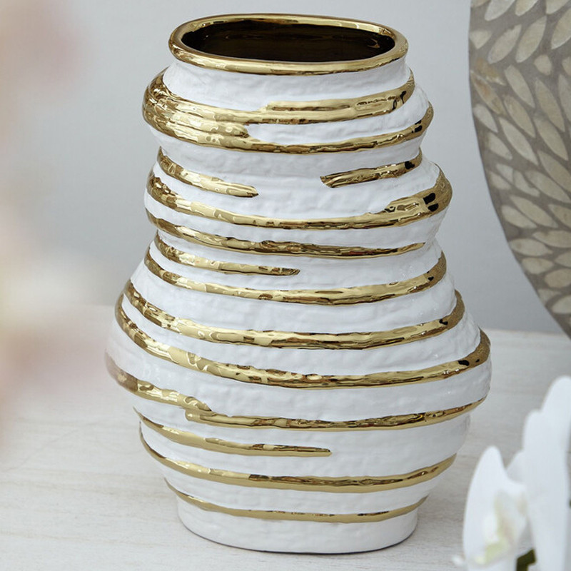 Ваза белая с рельефной поверхностью и золотыми полосами Vase Beehive