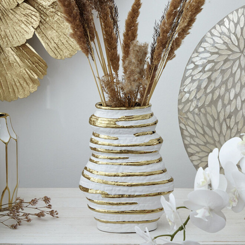 Ваза белая с рельефной поверхностью и золотыми полосами Vase Beehive